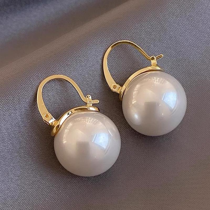 High-end Style Ear Hooks, Fashionable Imitation Pearl Earrings, Elegant and Stylish Jewelry. белый