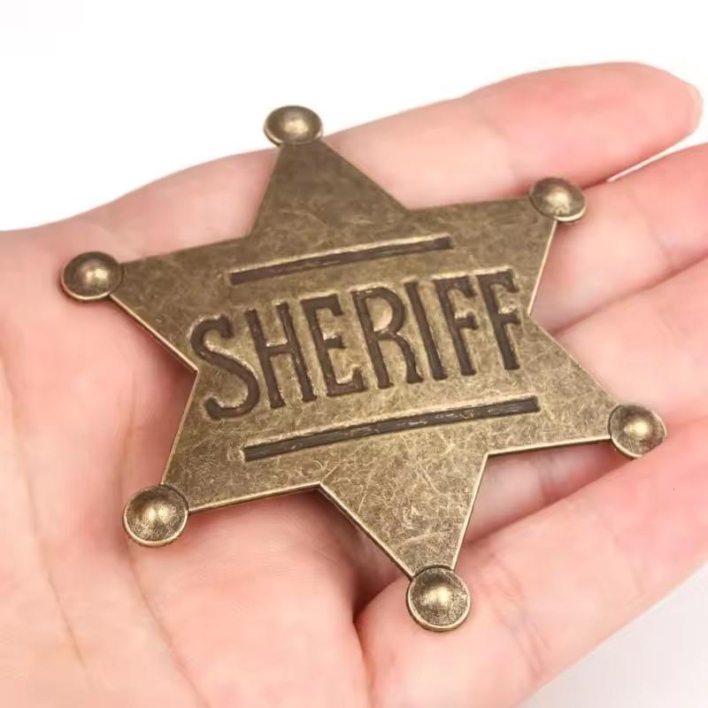 Distintivi da Sceriffo per Adulti Occidentali Costume Stella a Forma di Spilla Metallica Brooch Feste di Carnevale Regali per Halloween Cowboy Onore Giocattolo Scolastico