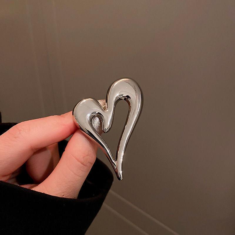European and American Simple Heart Brooch - Women's Retro Suit Lapel Pin Accessories