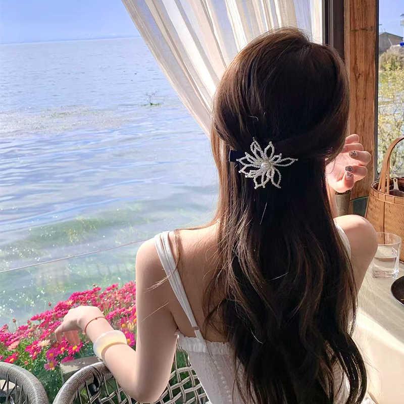Korean Pearl Flower Retro Hair Clip: Elegant Side Bangs Accessory with Unique Design