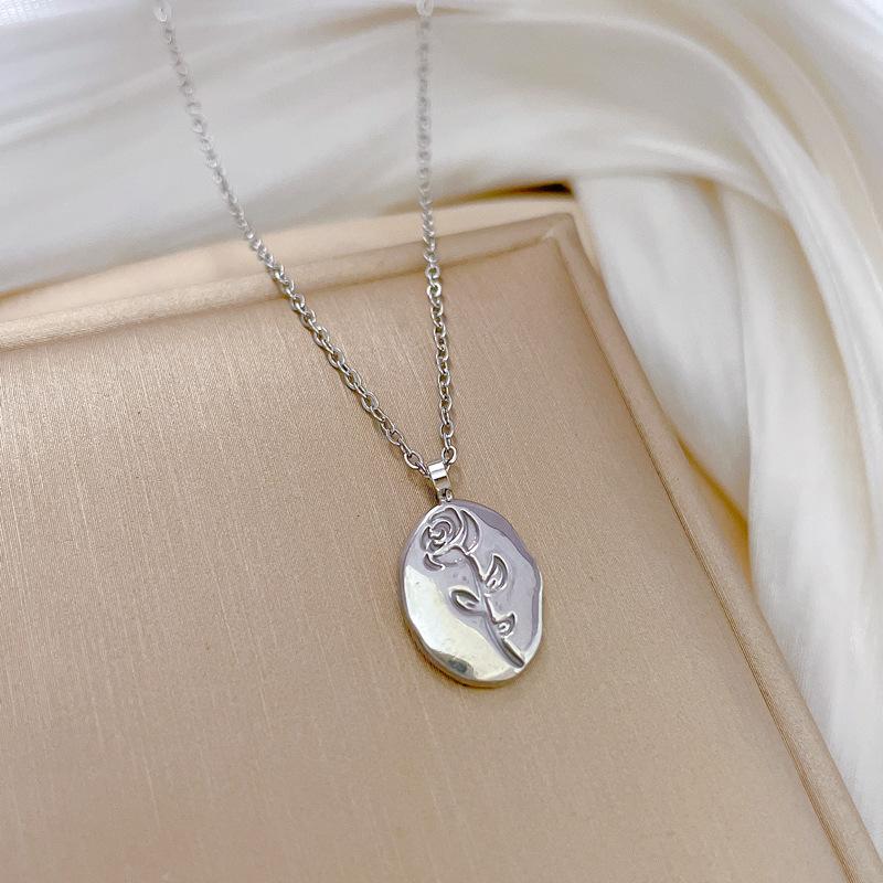 Special-Shaped Rose Female Niche Design Simple Pendant Short Collarbone Chain Korean Version Cold Wind Neck