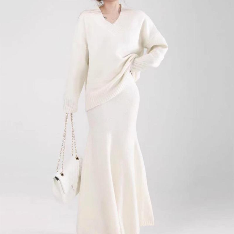 Retro Soft Waxy V-neck Sweater Set for Women's Autumn and Winter New Fishtail Hip Skirt Knitted Two-piece Set for Women