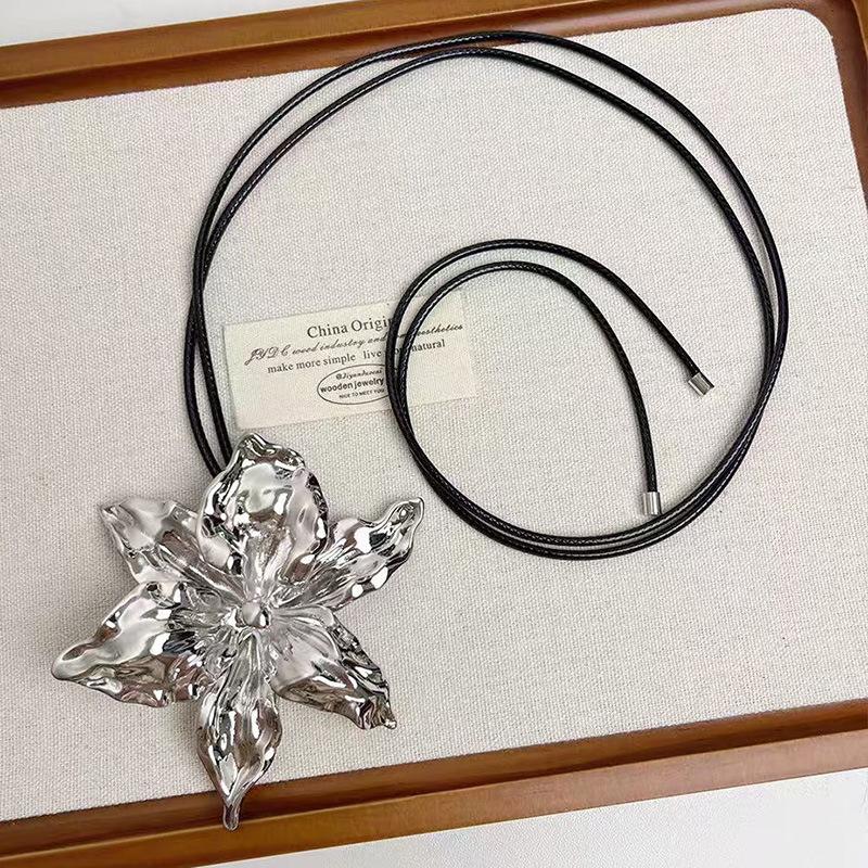 Tooxika Exaggerated Metal Large Flower Pendant Necklace Light Luxury Temperament Leather Rope Long Sweater Chain