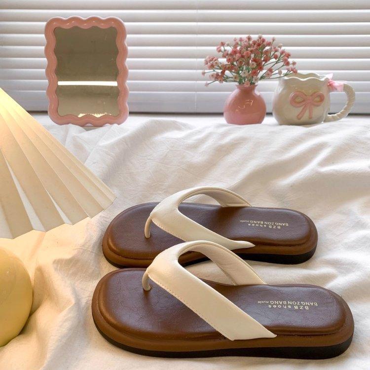 

Flat-bottomed flip-flops shoes women s shoes outer wear 2025 new summer soft-soled high-end toe cool sandals 40