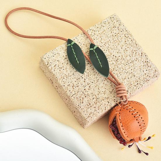 Bag Pendant Imitation Leather Hand-Stitched 3D Pomegranate Design Key Chain Wear-Resistant Bag Accessory