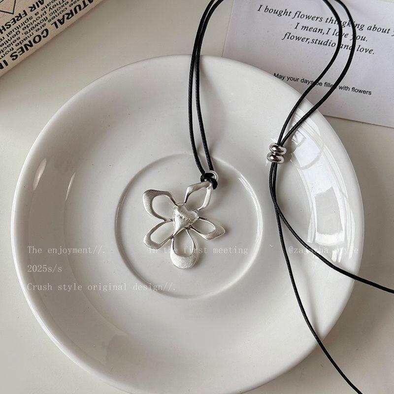 Simple geometric irregular pendant Long necklace Women s niche design Fashion temperament Versatile accessories