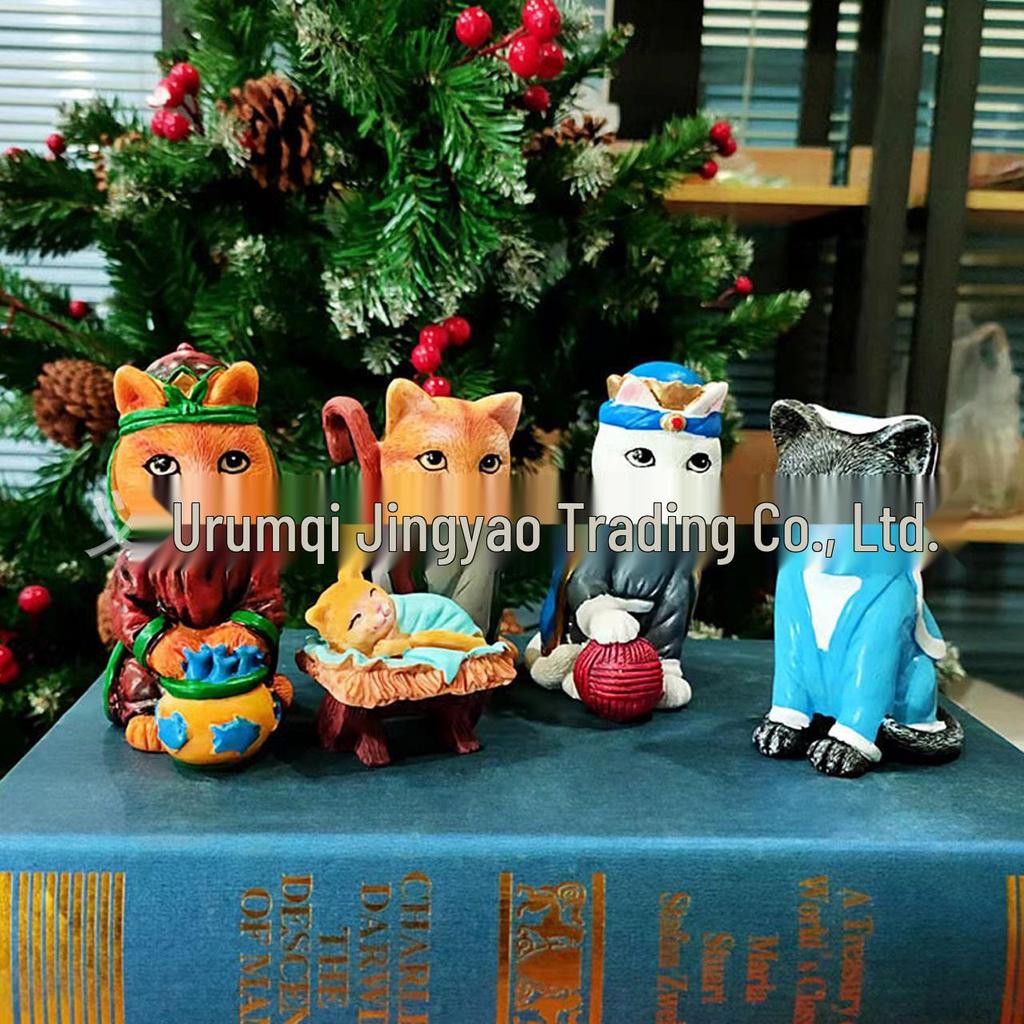 Festive Royal Kitten Family Resin Sculpture – Creative Christmas Ornament