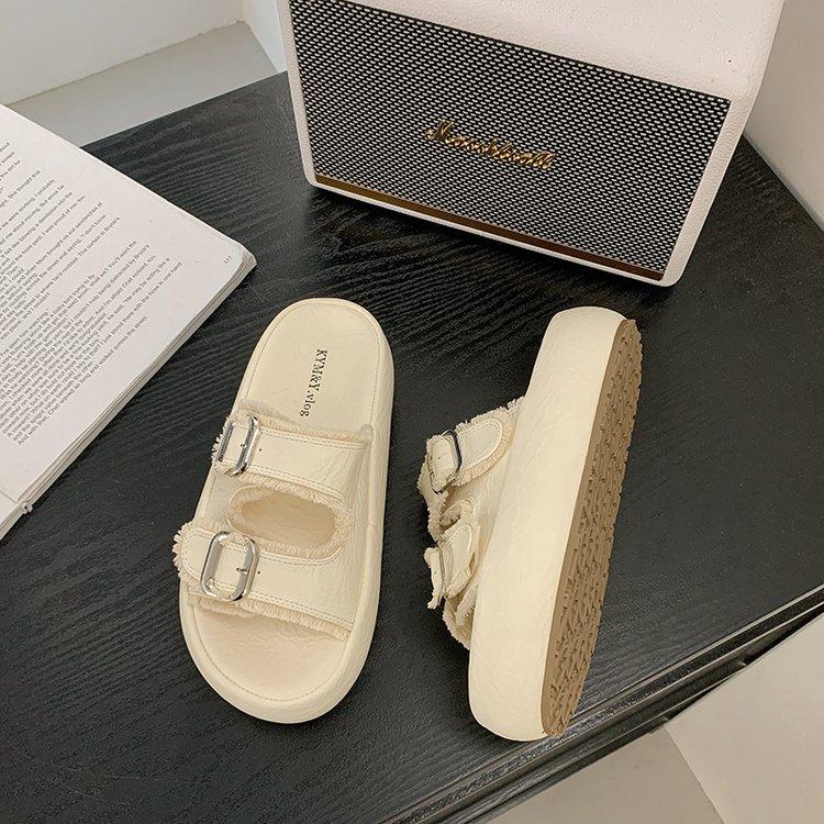 Summer belt buckle fashionable thick-bottomed slippers female 2025 new outer wear fairy wind soft bottom seaside cool slippers