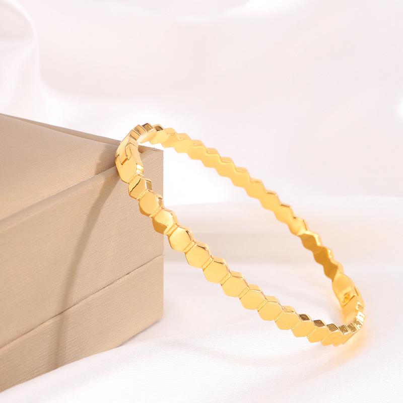 Titanium steel bracelet gold high version temperament zircon bracelet women's light luxury fashion elegance does not fade simple bracelet
