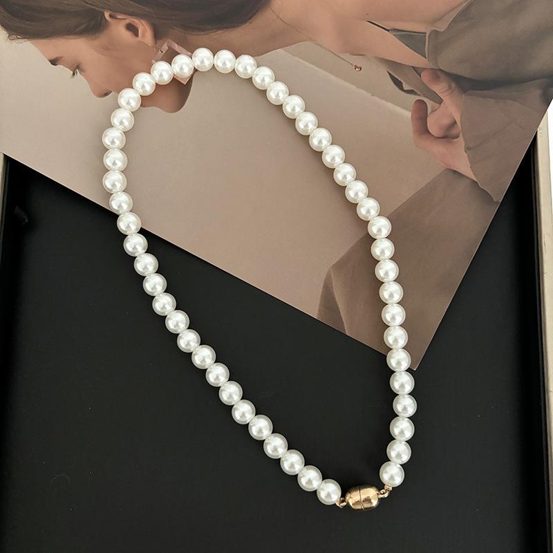 Pearl necklace women's magnetic buckle silk scarf high-end spring and summer new niche wear printed silk scarf scarf