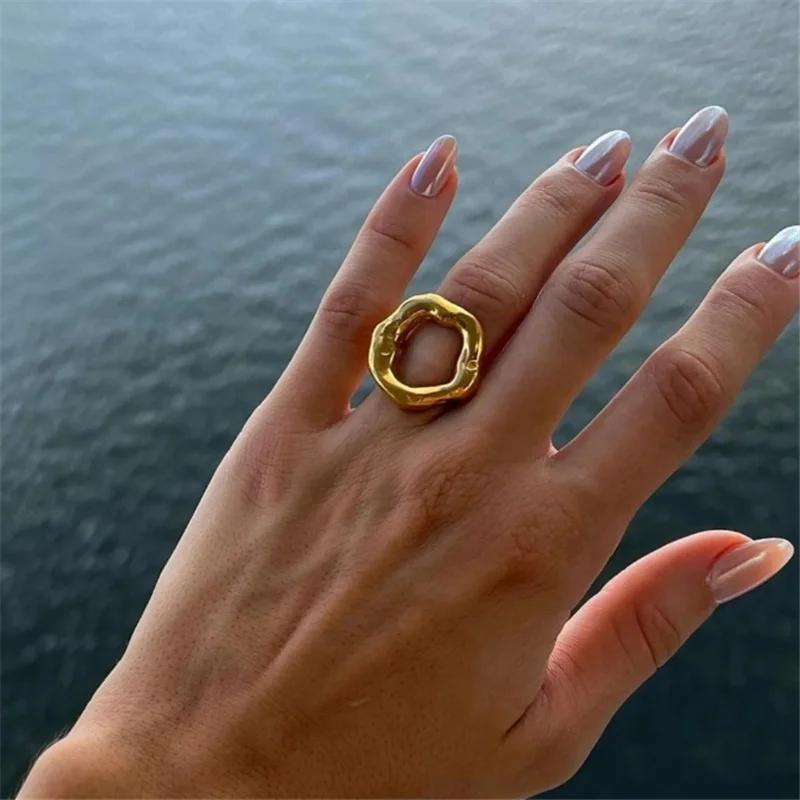 Fashion Vintage Unique Circle Motif Ring Melted Texture Detail Rings for Women Gold Color Texture Temperament Jewelry Gift