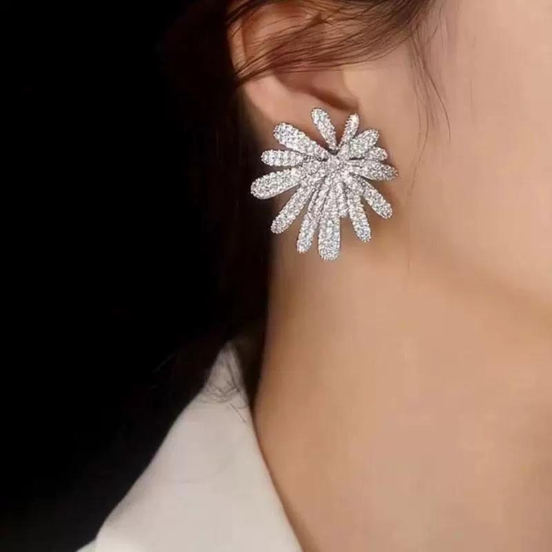 Light luxury heavy industry design sense zircon fireworks earrings women, luxury temperament exaggerated full diamond earrings high-end stud earrings