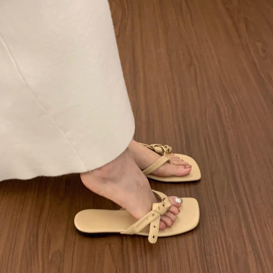 Korean version of niche pinch-foot flip-flops shoes for women's summer wear 2025 new fashion with skirts, beach cool slippers for children