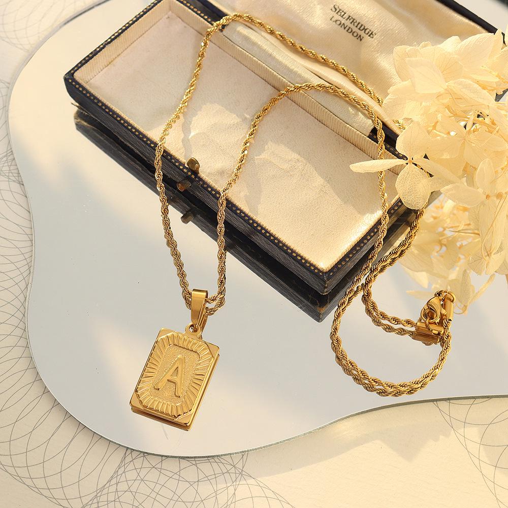 Qiong Yao Hip Hop 26-Letter Square Pendant Necklace, Clavicle Chain, 18K Gold Plated Titanium Steel.