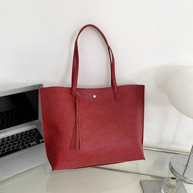 Autumn new tassel women's bags, shoulder handbags, large-capacity handbags, and fashionable bags.