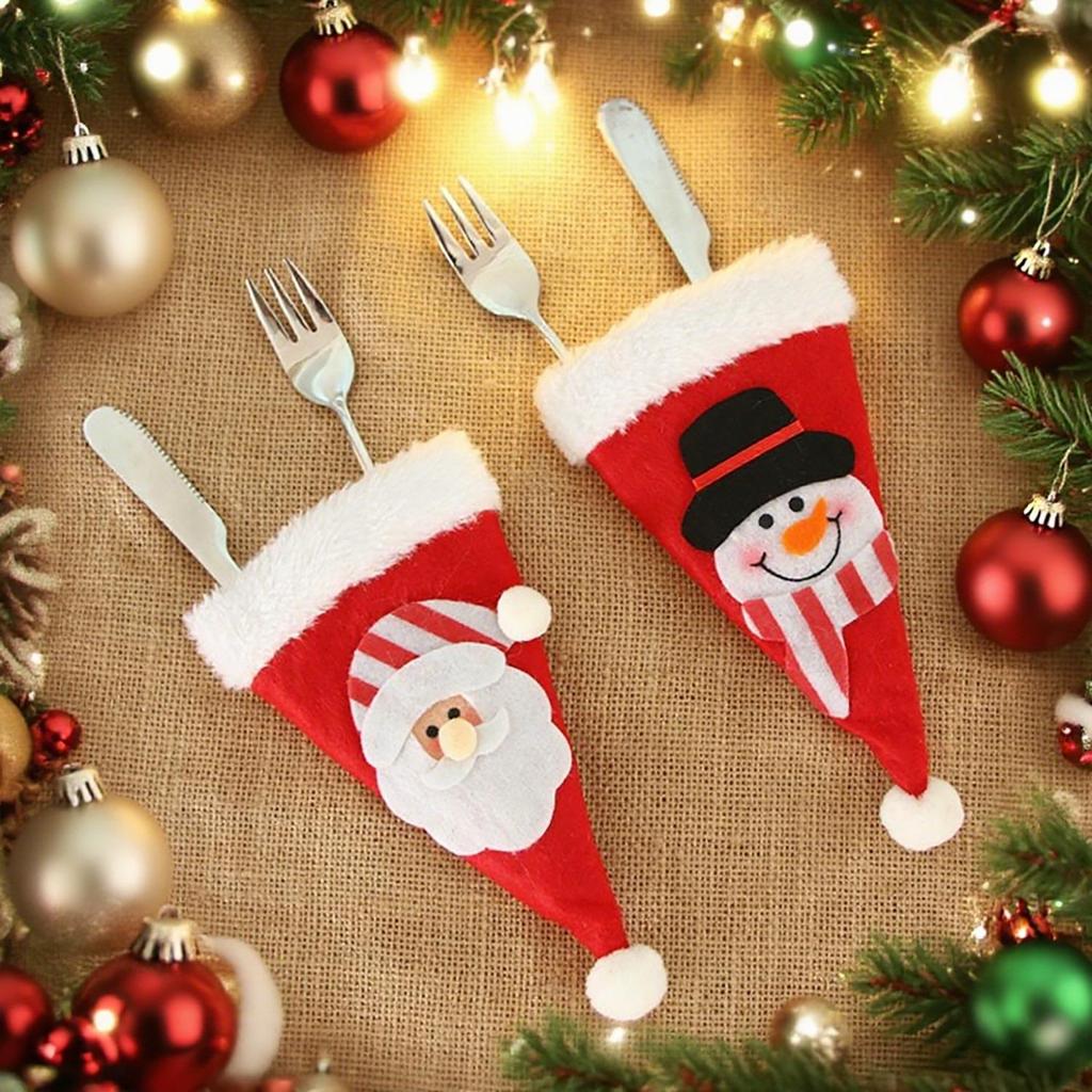 Christmas Cartoon Applique Cutlery Pockets – Non-Woven Fabric Knife and Fork Sleeves with Small Hat Design.