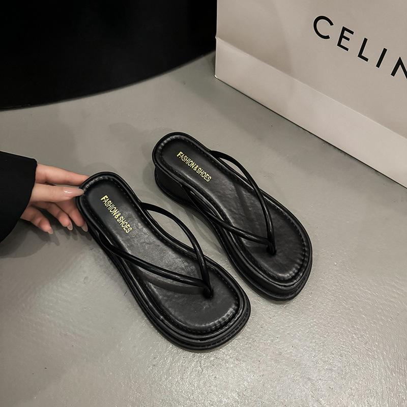 Flip-flop girl 2025 new summer wear platform fashion fairy muffin cool slippers French toe beach shoes