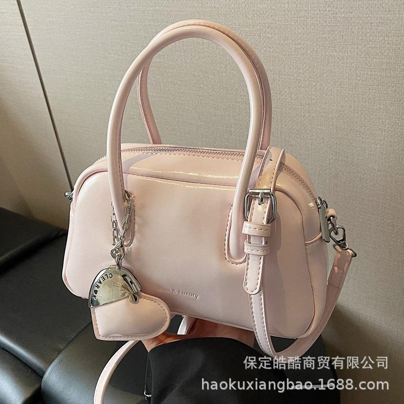 Trendy texture handbag 2025 autumn new fashion foreign style shoulder bag large capacity solid color simple messenger bag