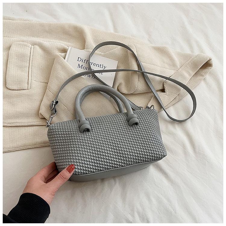 Hand carry fashion small square bag women 2025 summer new trendy simple shoulder bag niche trendy casual messenger bag