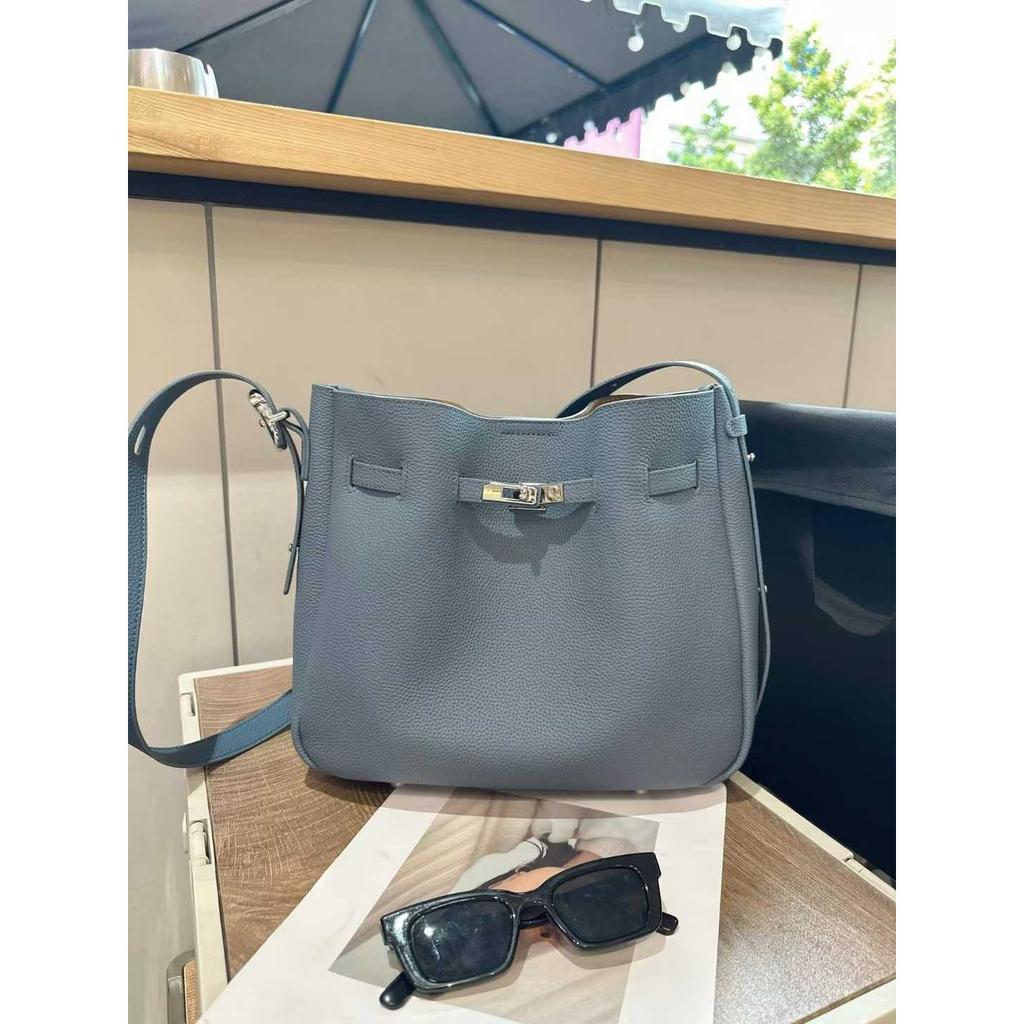 Bucket bag women's new commuter versatile messenger bag bag 2026 retro shoulder armpit bag high-end casual women's bag