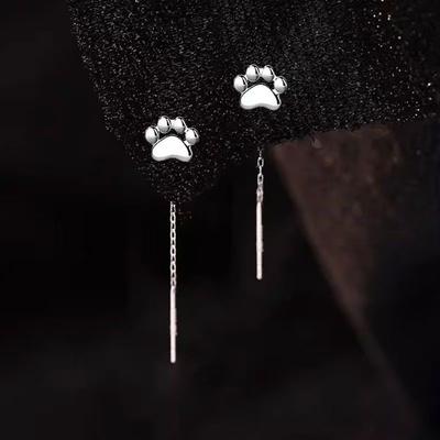 Boucles d'oreilles en argent S925 motif patte d'animal mignon, adaptées pour un usage quotidien, ou comme petit cadeau pour les fêtes.