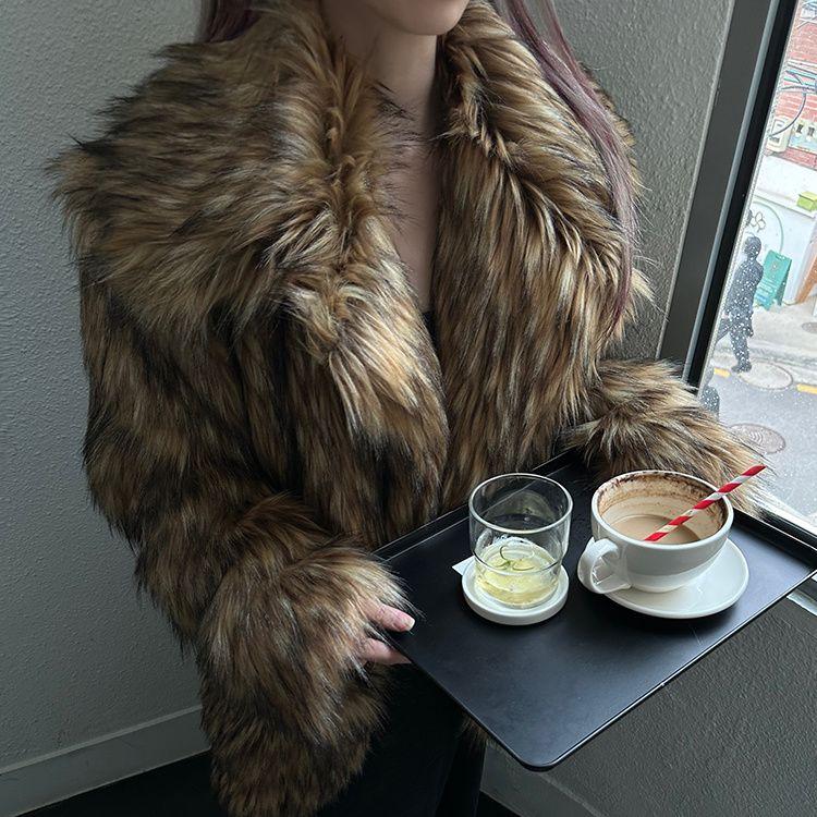 

Пальто з екологічного хутра норки середньої довжини з коричневим лацканом Rich Daughter для жінок L