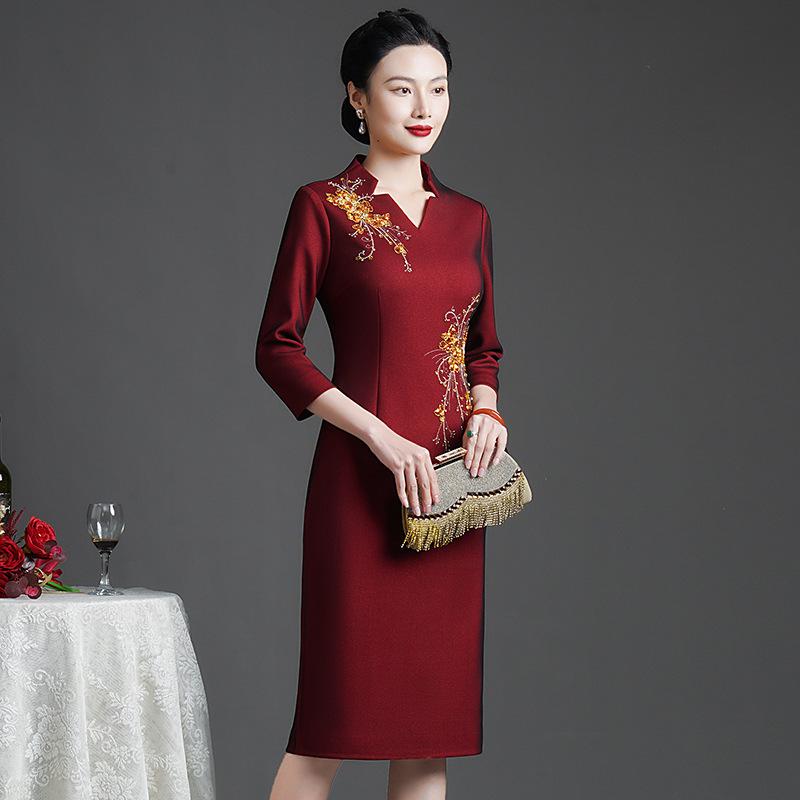 2023 Autumn Elegant Embroidered Qipao Dress for Middle-Aged and Elderly - Perfect for Weddings and Formal Events
