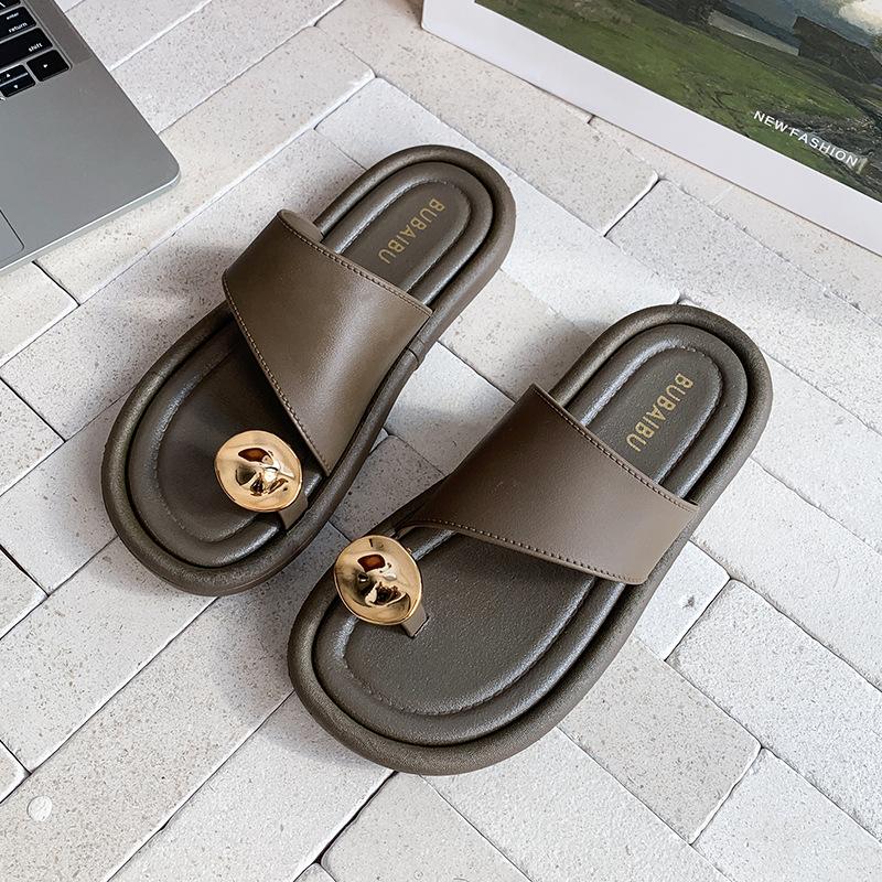2025 Summer Set of Toe Cool Slippers for Women's Fashion and Versatile Style Flat Bottom Niche Casual Beach Shoes for Women