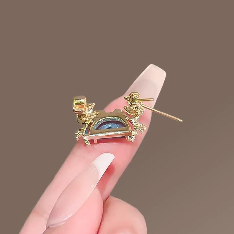 Cute Small Crab Brooch  Elegant Sweater Cardigan Corsage Jewelry For Women