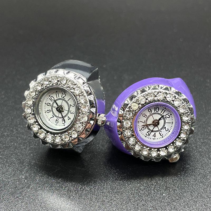 **Diamond Ring Watch**: Stylish Unisex Ring Watch Adorned with Diamonds, a Trendy High-end Accessory for Men and Women.