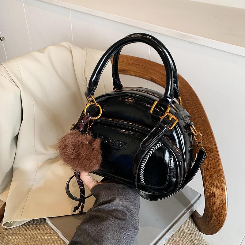 Niche Retro Pillow Bag Women's New High-end Sense Versatile Shoulder Messenger Bag Hand Carry Commuter Bag