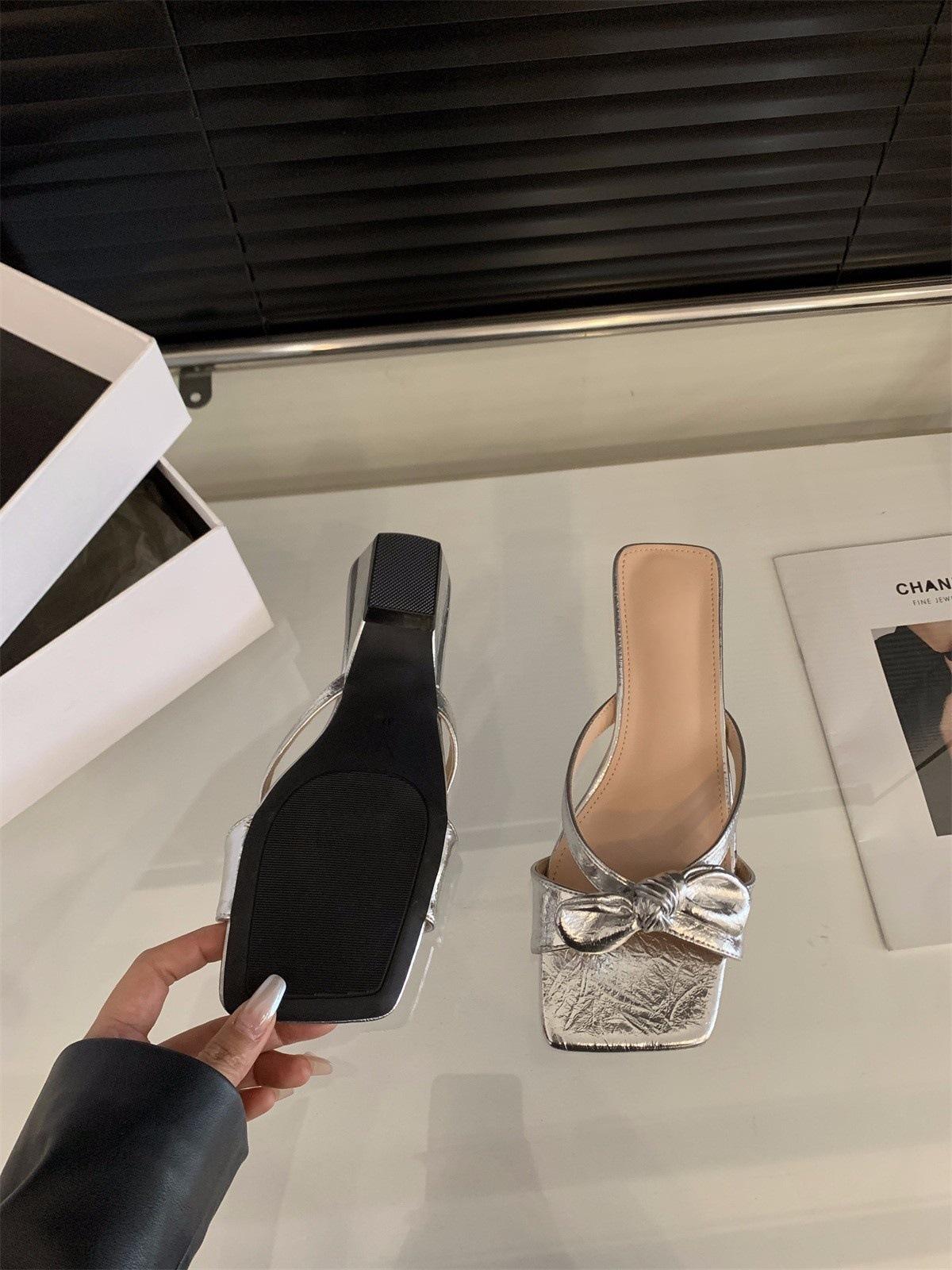 

Coarse heel silver small cool slippers fairy shoes with skirt bow yellow sandals 35 серебряный