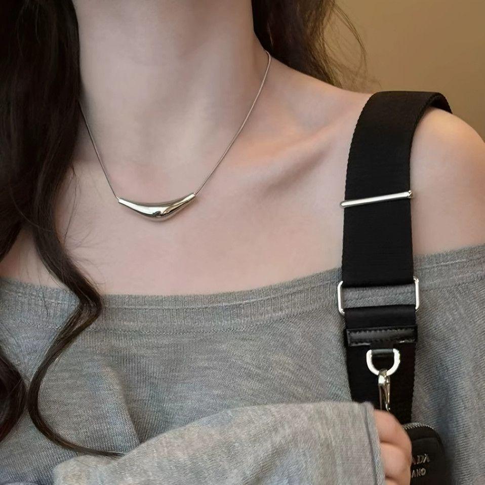 Elegant Pearl Necklace: Trendy, High-End Titanium Steel Clavicle Chain for Women