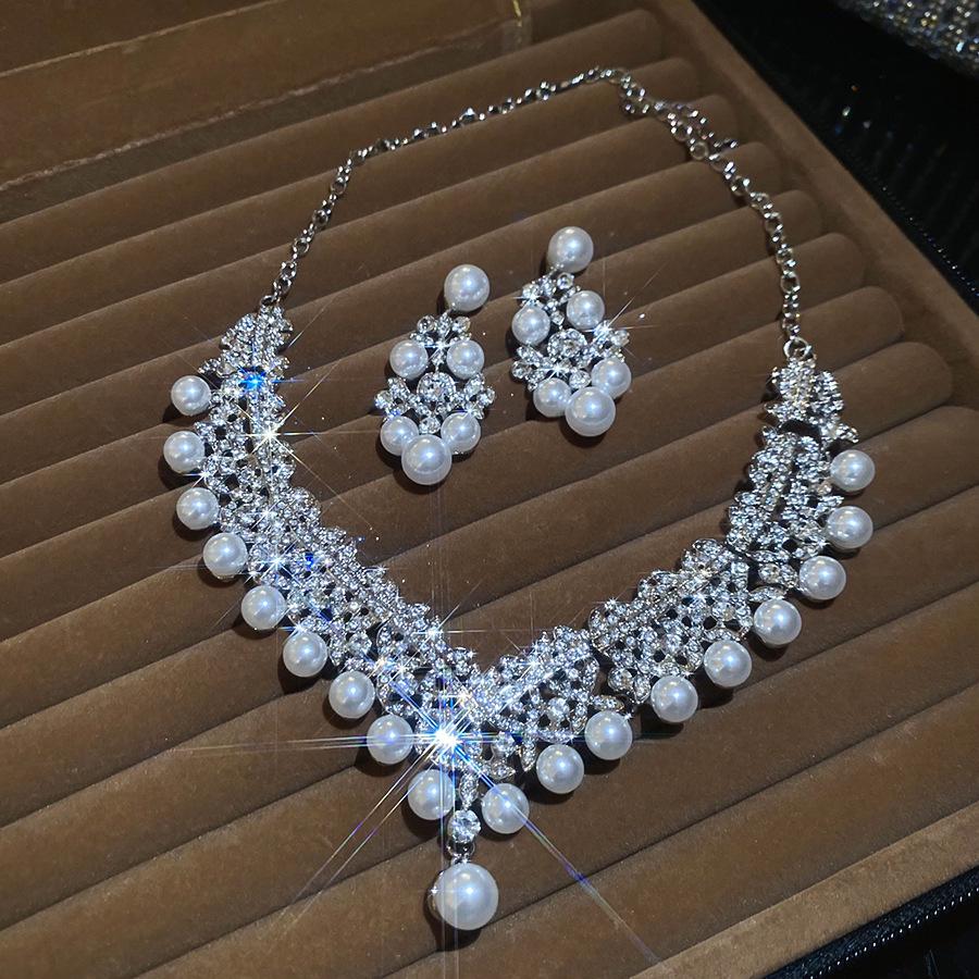 Silver Needle Cubic Zirconia Teardrop Pendant Necklace & Earrings Set - French Court Style, Light Luxury Jewelry for Versatile Elegance