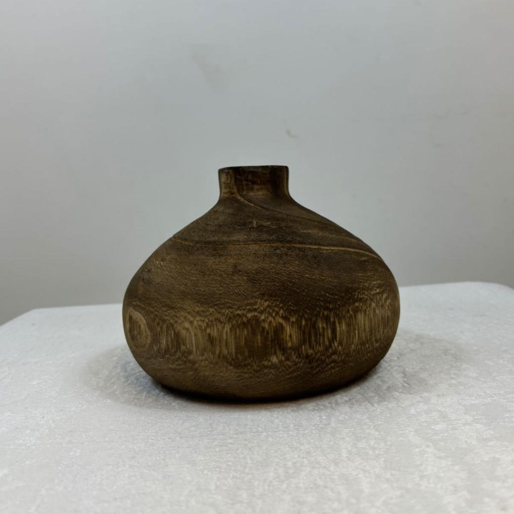 Praktische dekorative Vase aus Paulowniaholz, vielseitiges Wohnaccessoire und stilisierter Akzent