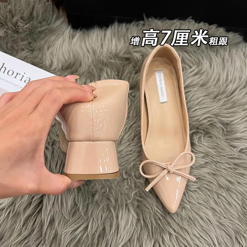

Small man inner height increase pointed head shallow mouth single shoes women s spring and autumn 2025 new French temperament Mary Jane shoes women s 40
