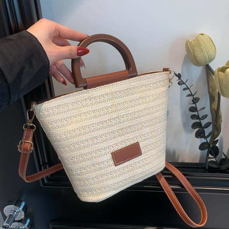 

Casual personality spring new straw woven foreign style handbag women s fresh texture pastoral style versatile messenger bag коричневый