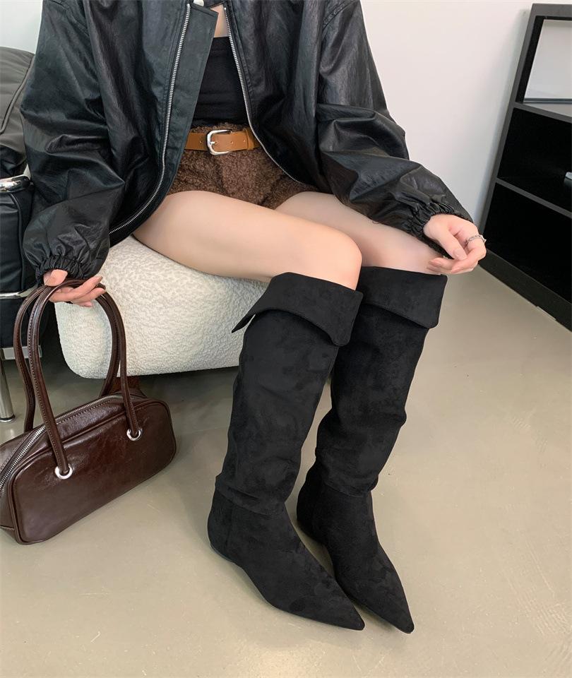 

French lazy wind boots women s autumn 2025 new flat-bottomed foreign style pointed toes over the knee women s boots high tube winter versatile l 39