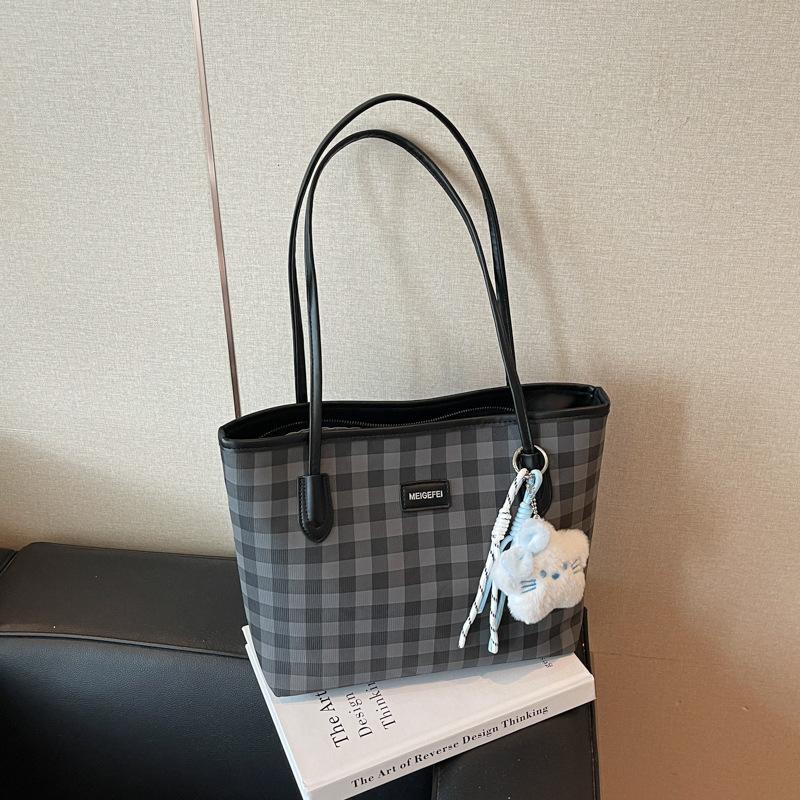 New Fashionable Versatile Shoulder Bag, High-end Niche Design, Casual Simple Large-capacity Tote Bag