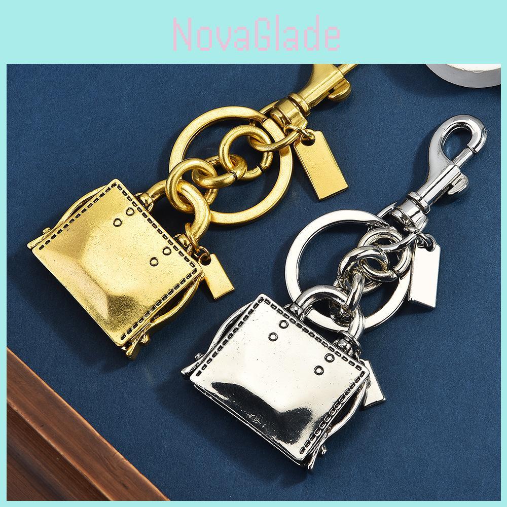 Metallischer Schlüsselanhänger Taschenanhänger Mit Graviertem Buchmuster Für Modeaccessoires