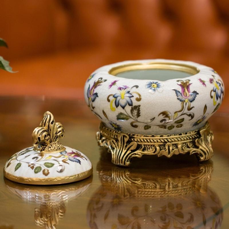 European Style Ashtray with Lid Handicrafts Ornaments Ceramic Vintage Home Decoration Box Storage Jar