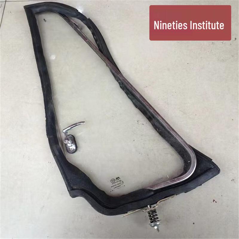 Jiuling Dongfeng EQ1118GA/2102 Ventilation Window Triangular Glass Assembly