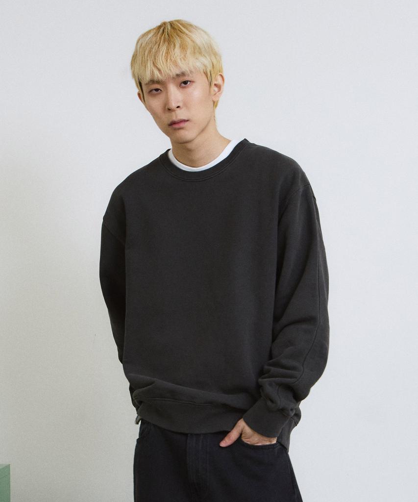 ADERNM Pigment Cut-Line Sweatshirt (Charcoal)