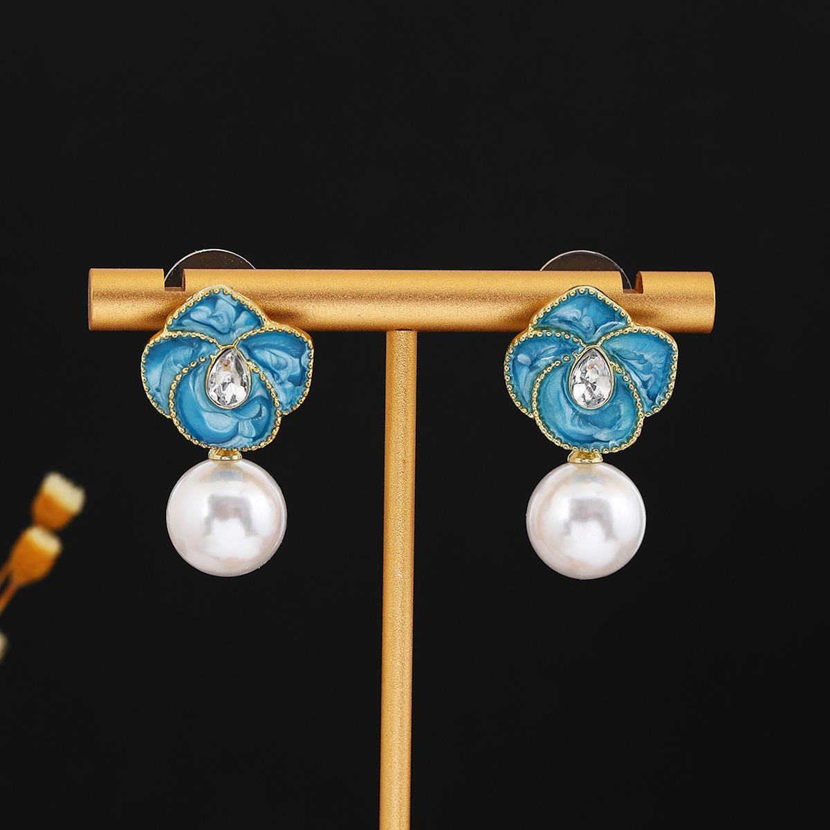 

Серьги-подвески в виде свежего голубого цветка, простые, но элегантные женские серьги синий