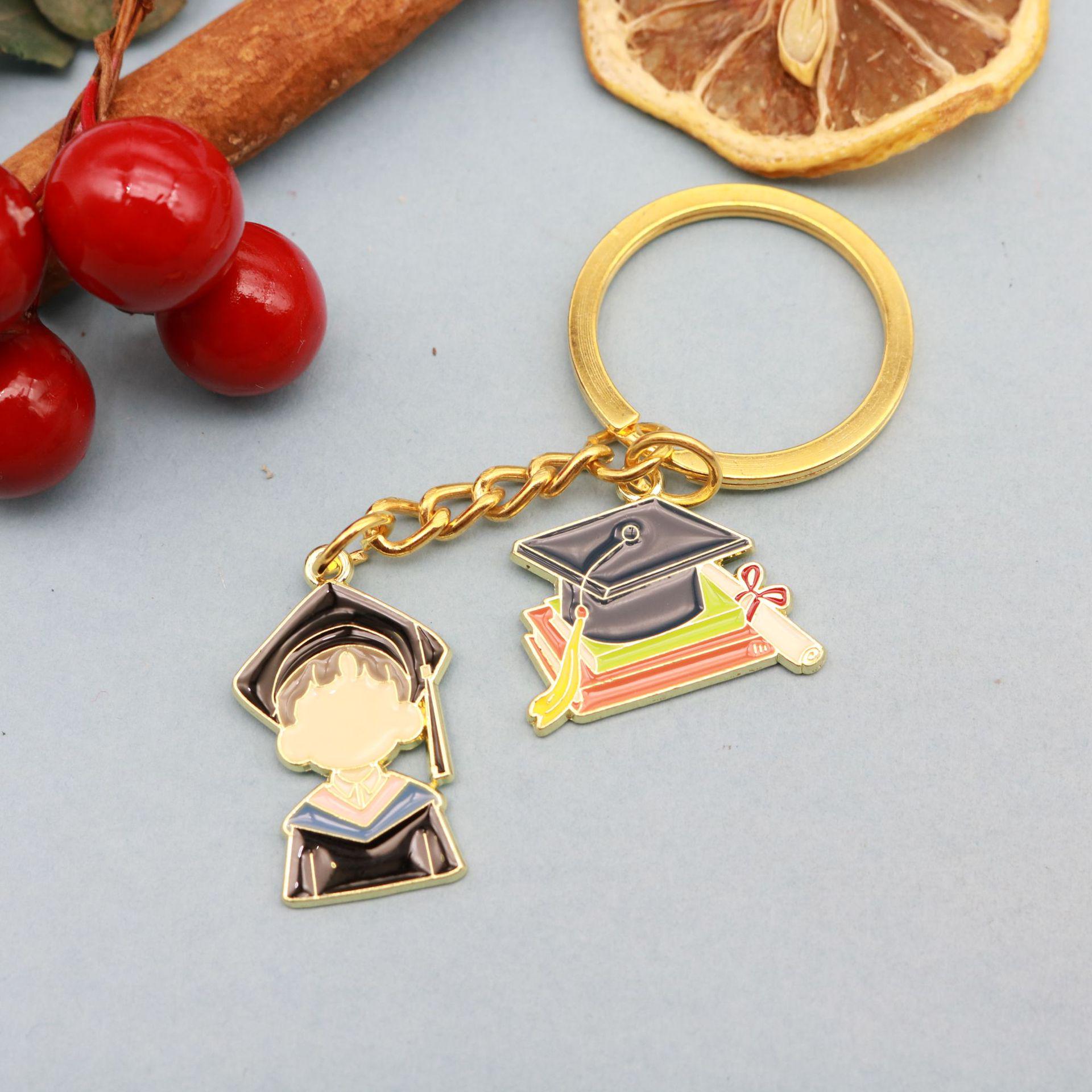 2025 Graduation Souvenir Keychain with Bachelor s Gown and Cap Charm