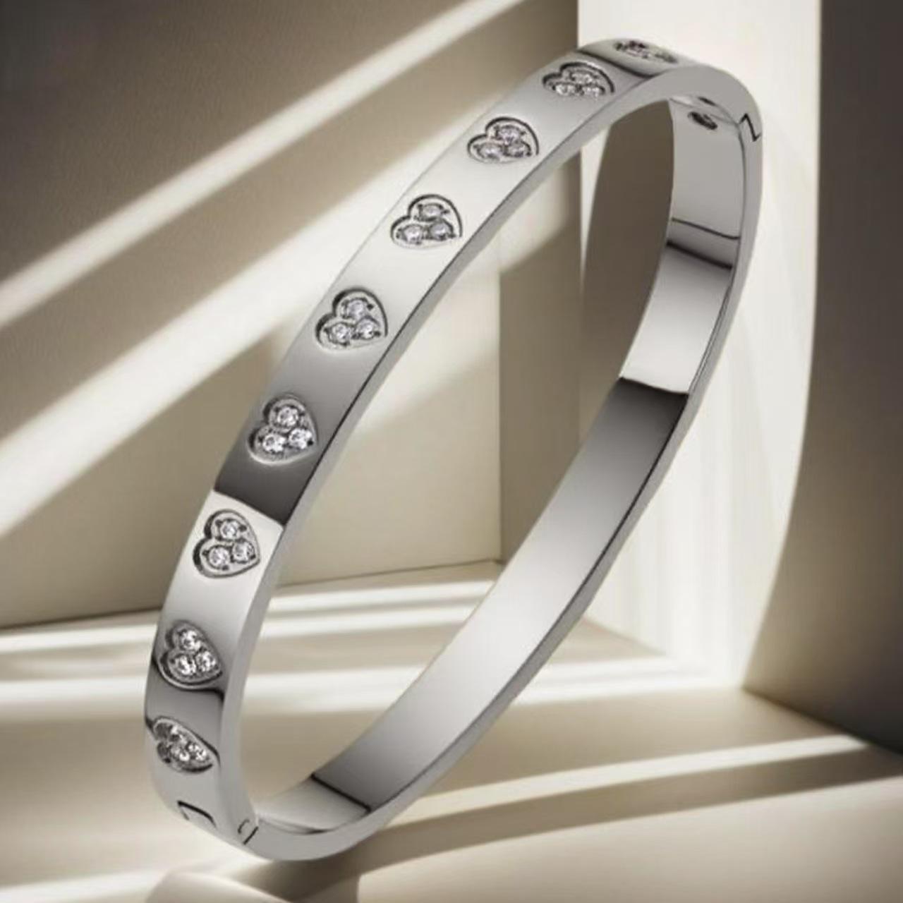 Luxury Titanium Steel Women s Bracelet with Peach Heart Design and Rhinestone Inlay