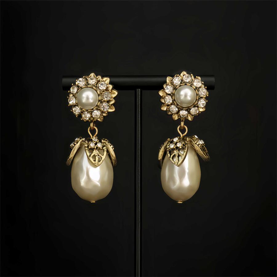 

Серьги-подвески с жемчужным цветком, инкрустированные бриллиантами, серьги среднего размера в античном стиле, модные серьги в стиле легкой роскоши и высокого класса.