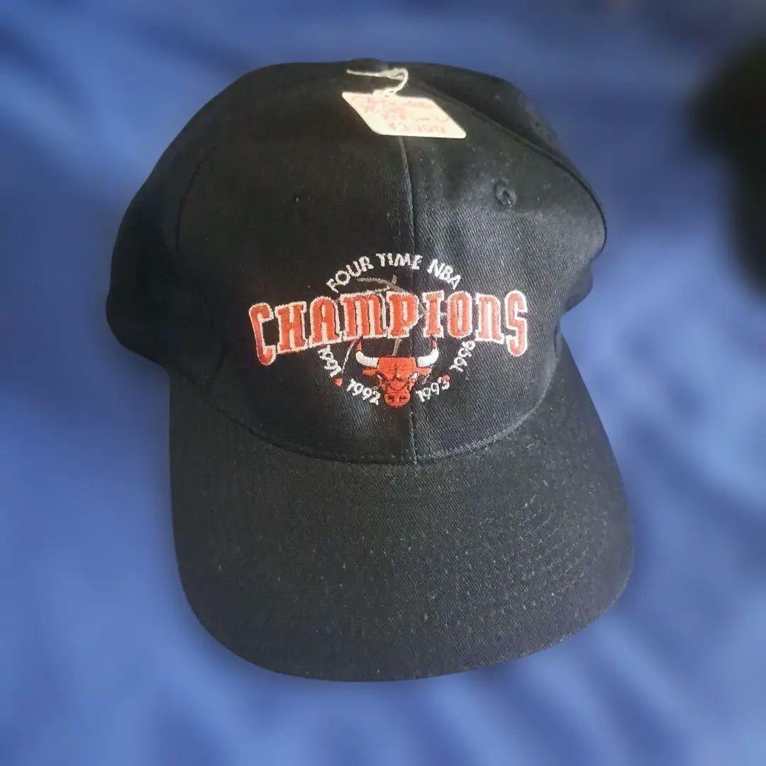 Used NBA Chicago Bulls Champions Commemorative Cap91-96