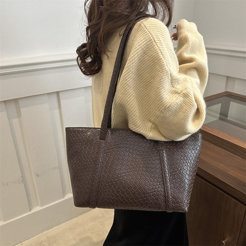 Large Capacity Woven Bag Women's 2025 New Early Autumn Retro Versatile Shoulder Underarm Bag Korean Version Portable Tote Bag