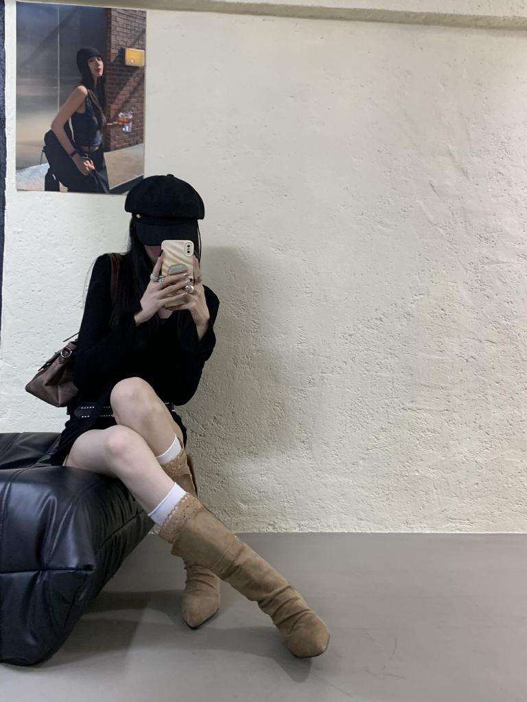 Autumn/Winter 2025 Vintage Lace-Trimmed Pointed Toe Ruched Cowboy Boots